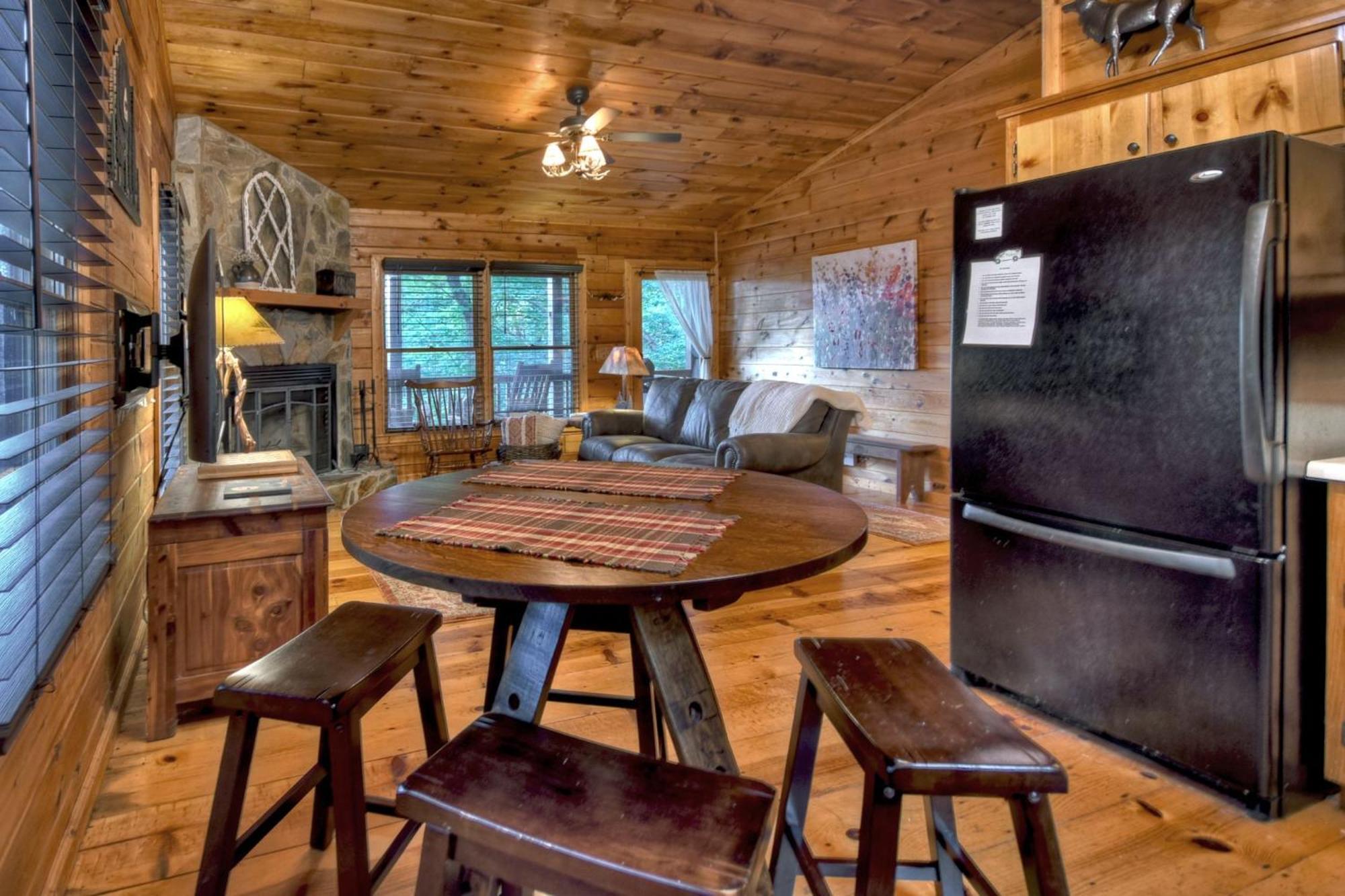 Bearfoot Ridge Wood-Burning Fireplace Cozy Hot Tub Serene Views Ellijay Exterior photo